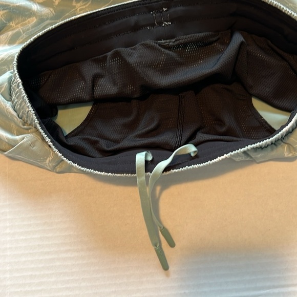 Lululemon Channel Cross Swim Short size S - Picture 8 of 9